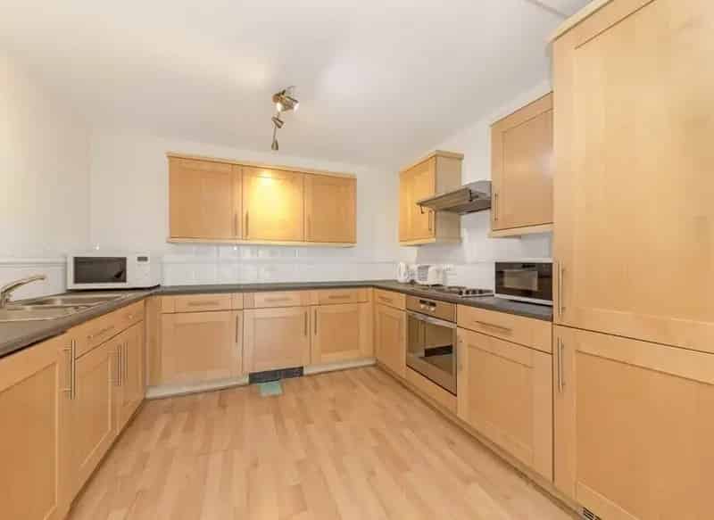 Spacious 2 Double Bedroom Flat with Parking near Caledonian Road