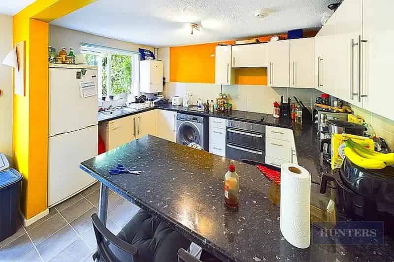 Double Room in 5 Bed House Share All Bills Included