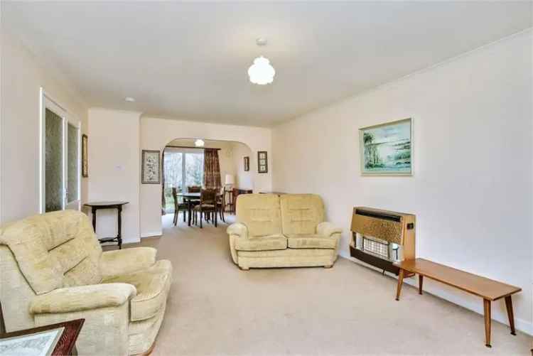 4 Bed House - Detached with 1 Reception Room