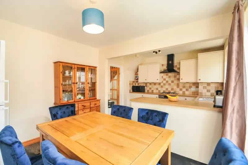 Semi Detached House For Sale Near Amenities