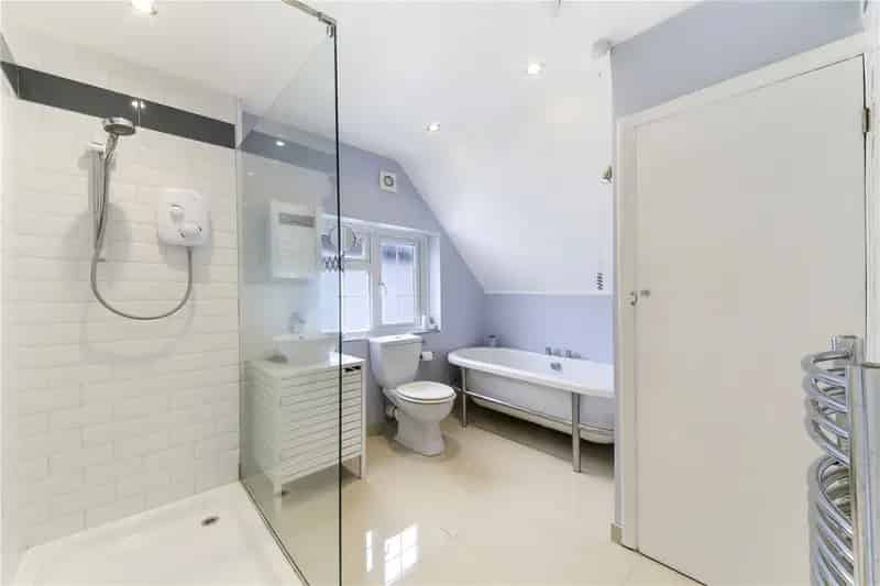 5 bedroom house in Epsom