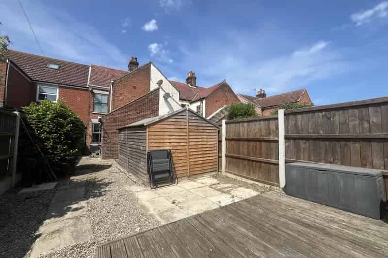 Three Bedroom Mid Terrace House Popular Village