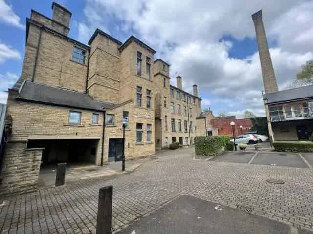 2 Bedroom City Center Loft Apartment
