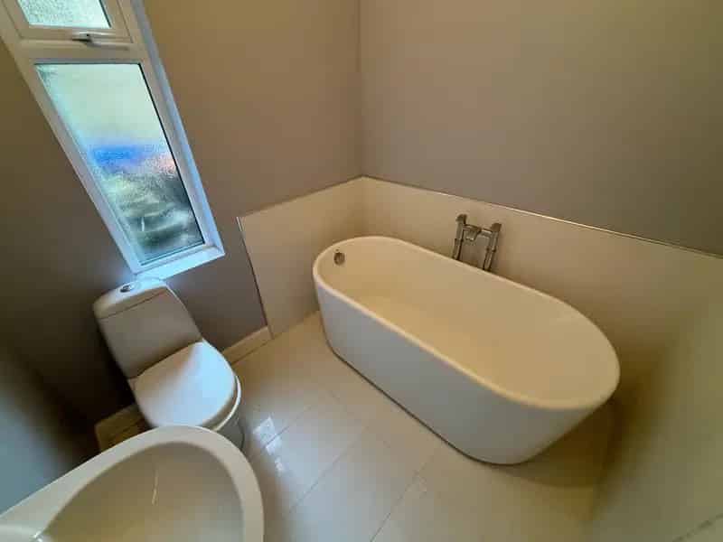 4 5 Bedroom Semi Detached House With Garden Gas Central Heating Double Glazing