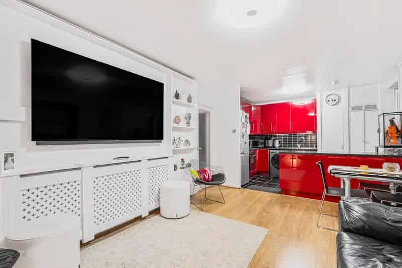 2 Bedroom Flat Near Burgess Park