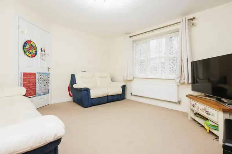 3 Bedroom Detached House for Sale - Nearly New Build