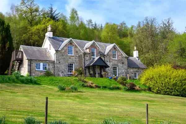 Stroneslaney Farmhouse: Charming Stone Home with Panoramic Views