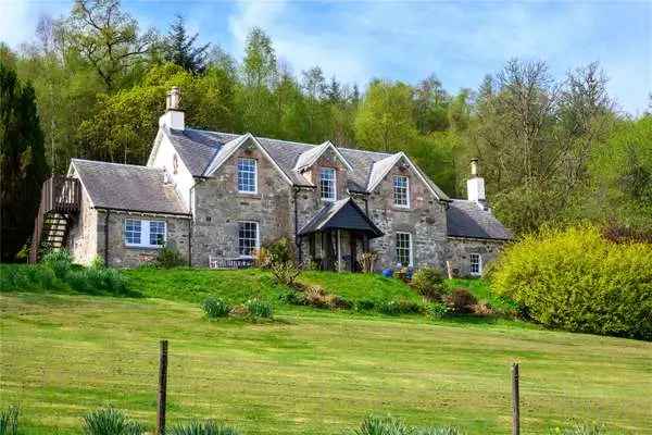 Stroneslaney Farmhouse: Charming Stone Home with Panoramic Views