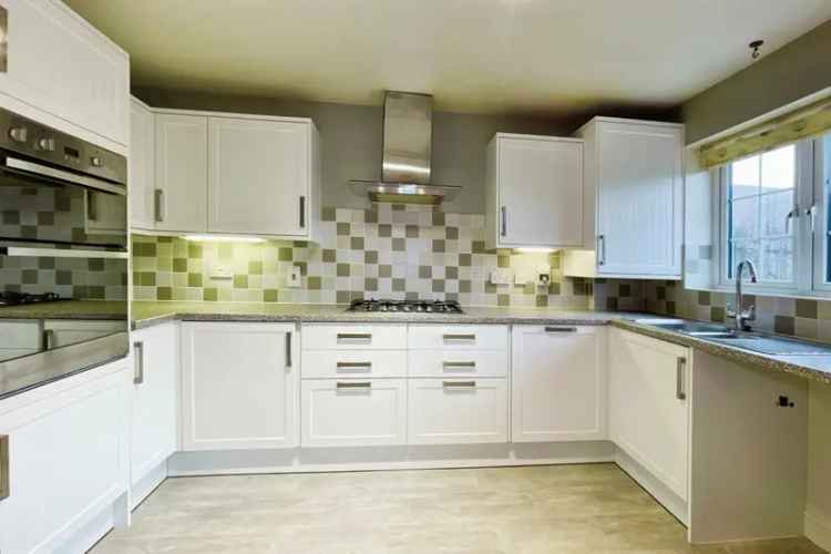Spacious 3-Bedroom Detached Bungalow in Alcombe