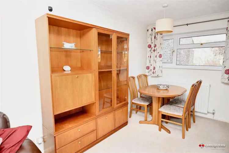 2 Bedroom Bungalow for Sale - South Facing Garden Single Garage