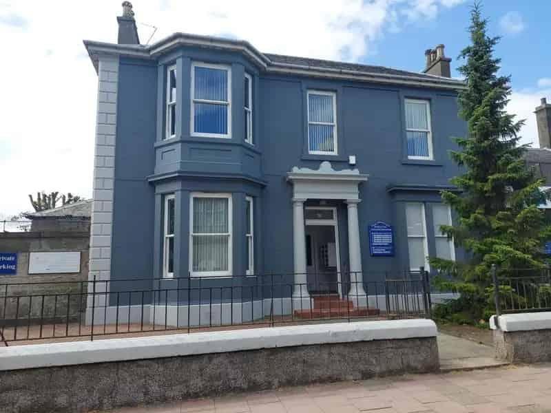 15 Office Suites Detached Building Private Parking