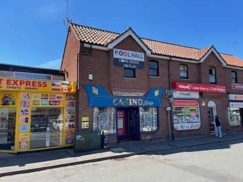 Commercial property For Rent , 60, High Street, Walton-on-Thames, England