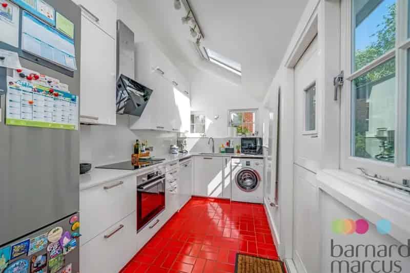 5 Bedroom Family Home Gainsborough Road North Finchley