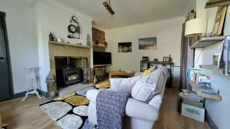 2 Bedroom Grade II Listed Cottage For Sale