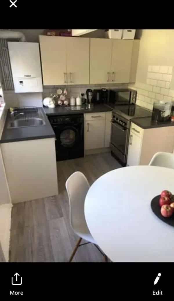 Lovely 2 Bedroom House Near Schools and Train Station