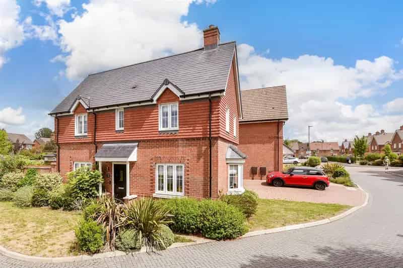 3 Bedroom Detached House For Sale Near Cranleigh