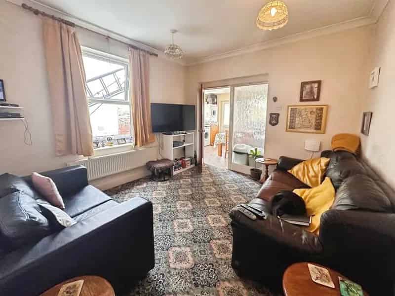 7 Bedroom Mid Terrace Flat for Sale Chester Cheshire