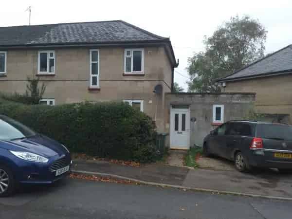 3 Bed House with Large Garden Near Park and Schools