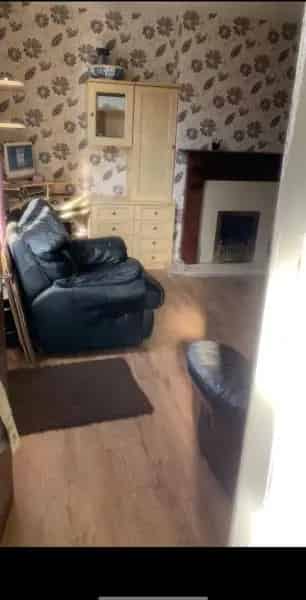 3 Bedroom House New Roof Garden Right to Buy