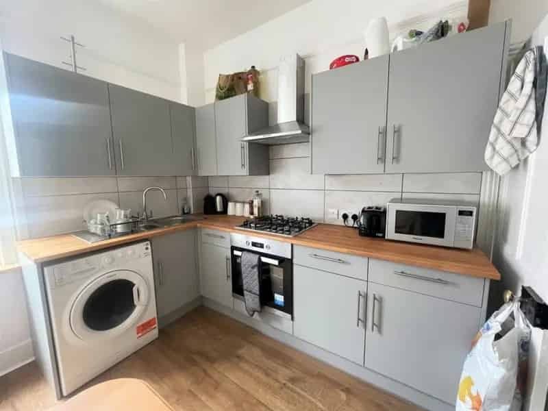 3 Bedroom Flat To Rent Available September 11 2025