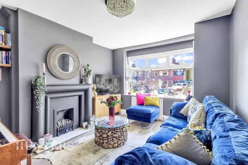 3 Bedroom House For Sale with Garden and Outbuilding