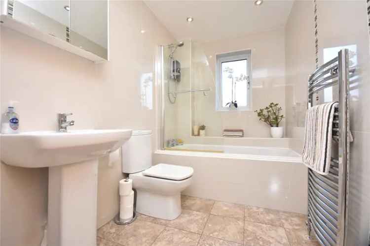 House For Sale in Leeds, England