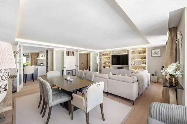 Flat for sale in Ebury Street, London SW1W