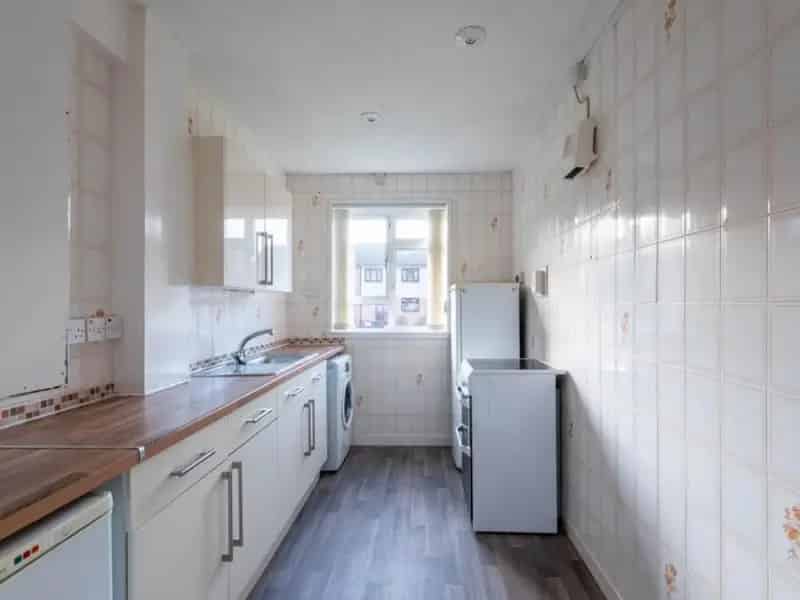 2 Bedroom Flat to Rent - First Floor Apartment
