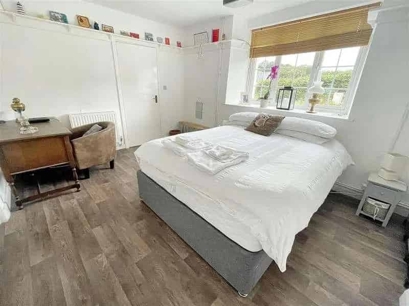 5 Bedroom Detached House with Annex and Detached Bar