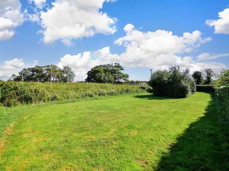 Spacious Detached 3-Bed House with Annex Wonderful Countryside Views