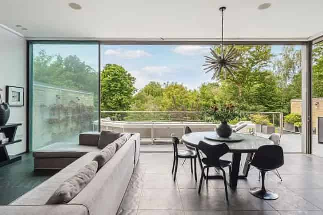 6 Bedroom Detached House for Sale in Westcombe Park