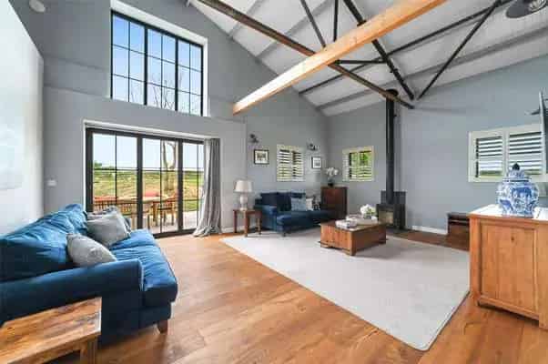 Spacious Country Farmhouse with 4 En-suite Bedrooms and 3.5 Acres