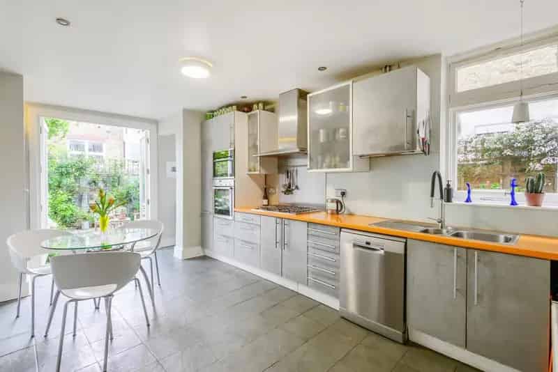 Five Bedroom Victorian House Near Streatham Hill Station