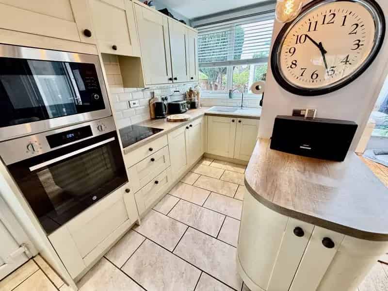 3 Bedroom Detached House to Rent Near Amenities