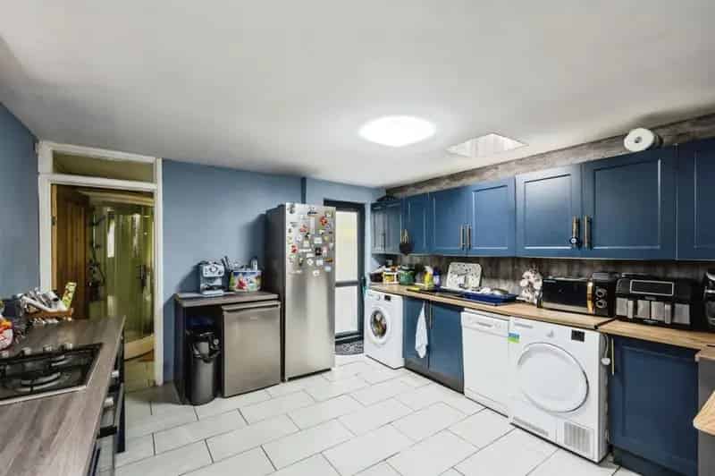 2 bedroom end of terrace house