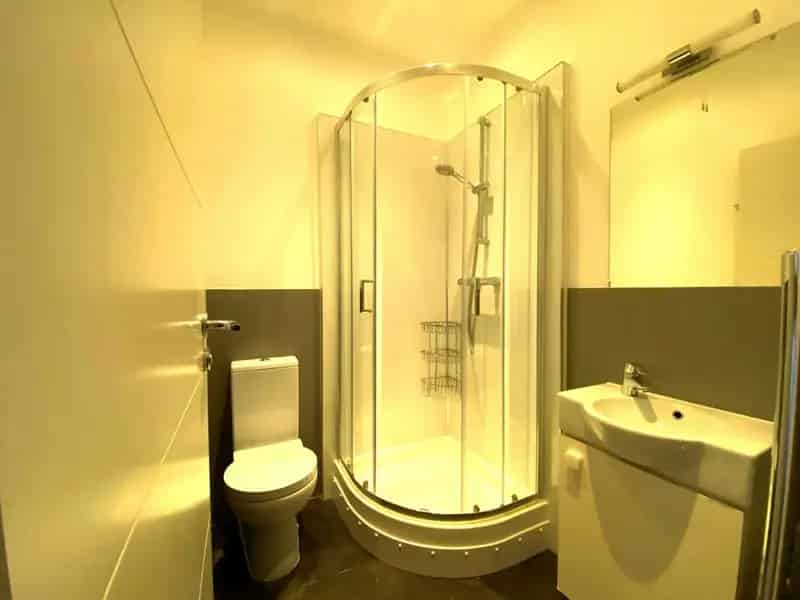 Students Only Furnished Flat with Broadband and Modern Shower Room