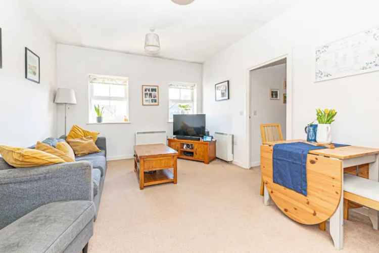 2 Bedroom Top Floor Apartment For Sale in Falcon Mews Leighton Buzzard