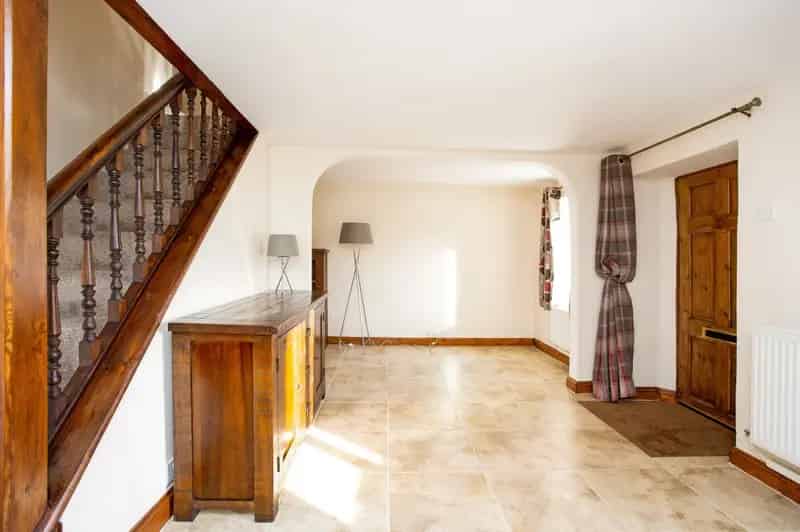 2 Bedroom Stone Cottage for Sale in Croughton