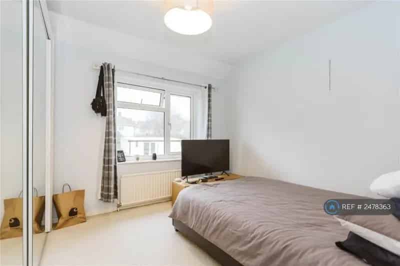 4 Bedroom Semi Detached House June 2025