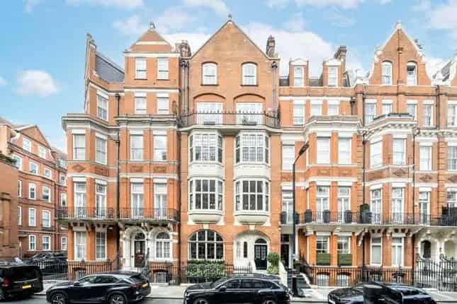 3-Bedroom Duplex Apartment Mayfair W1K Balcony Roof Terrace