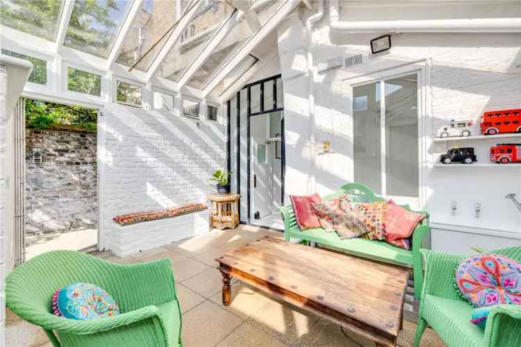 3 Bedroom House in London Fulham