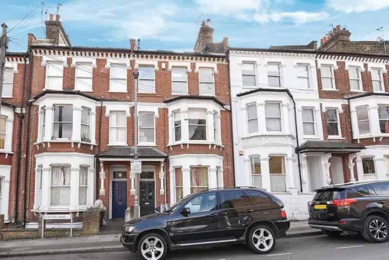 Two Bedroom Apartment Near St John's Hill Clapham Junction