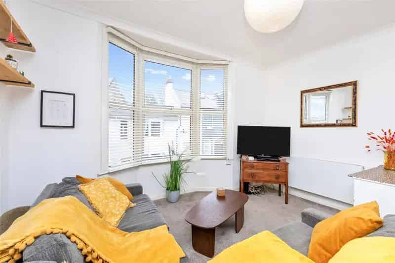 1 Bedroom Apartment Brighton - Private Entrance Long Lease