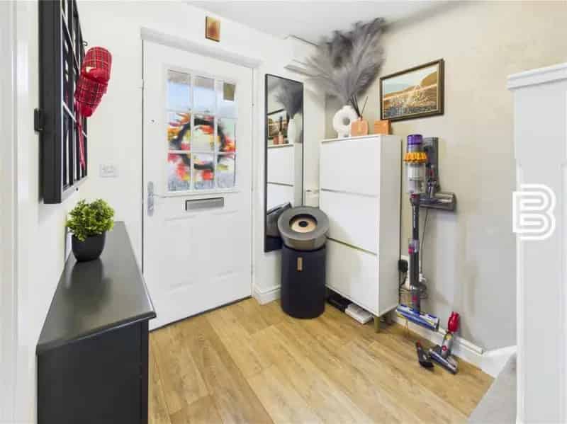 2 Bed House For Sale Driveway New Kitchen Refitted Bathroom