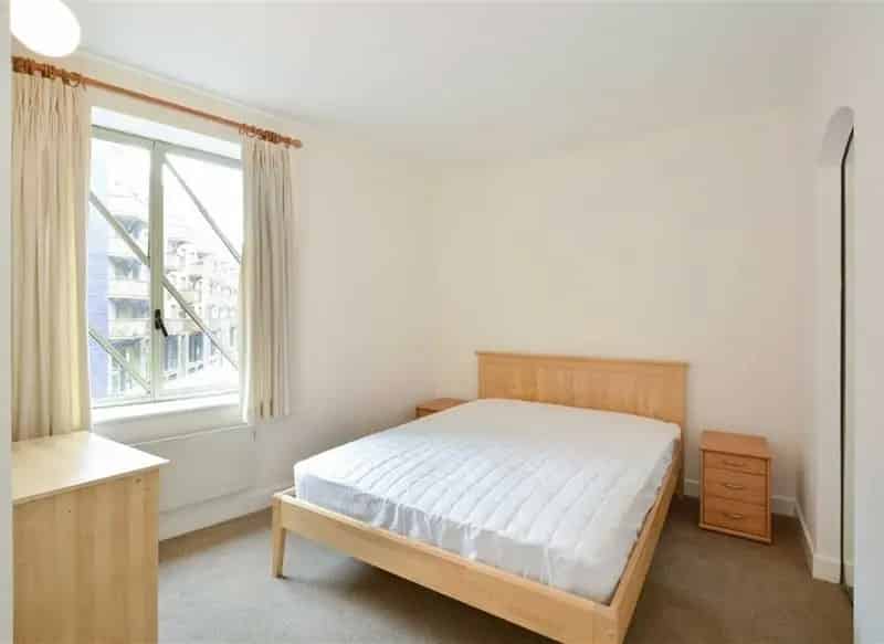Shad Thames One Bedroom Apartment First Floor South Facing Balcony