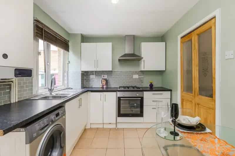 2 Bedroom End of Terrace House to Rent