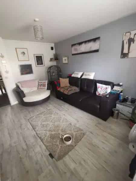 2 Bedroom House Good Size Garden Full Fenced