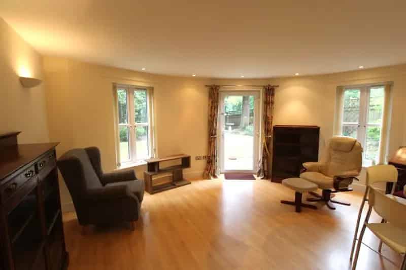 2 Bedroom Flat for Sale Near University of Reading