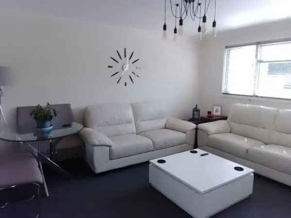 Flat For Rent in Horsham, England