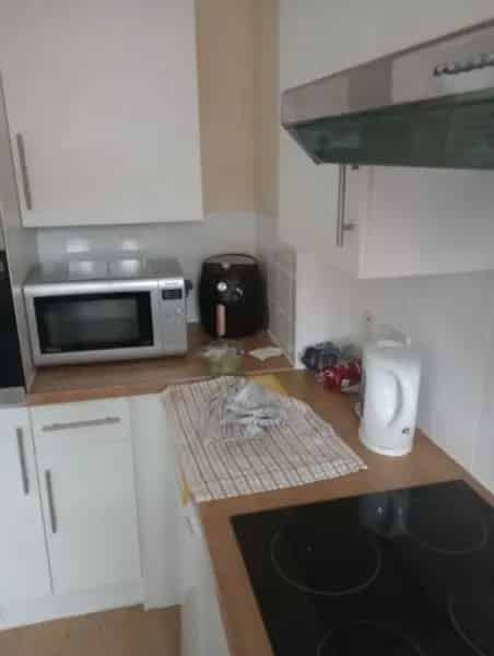 1 Bedroom Ground Floor Flat Wetroom Off Road Parking Warden Controlled